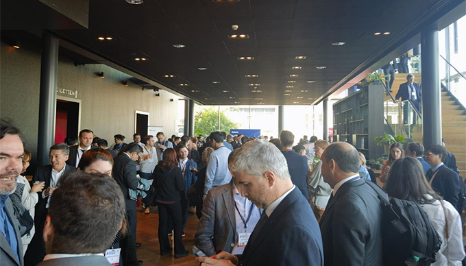 Wie kann gleichzeitig eine signifikante Verringerung der intra operativen Blutungen und des postoperativen Tumors erreicht werden?